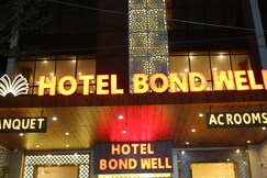Hotel Bond Well (500m from Railway station)