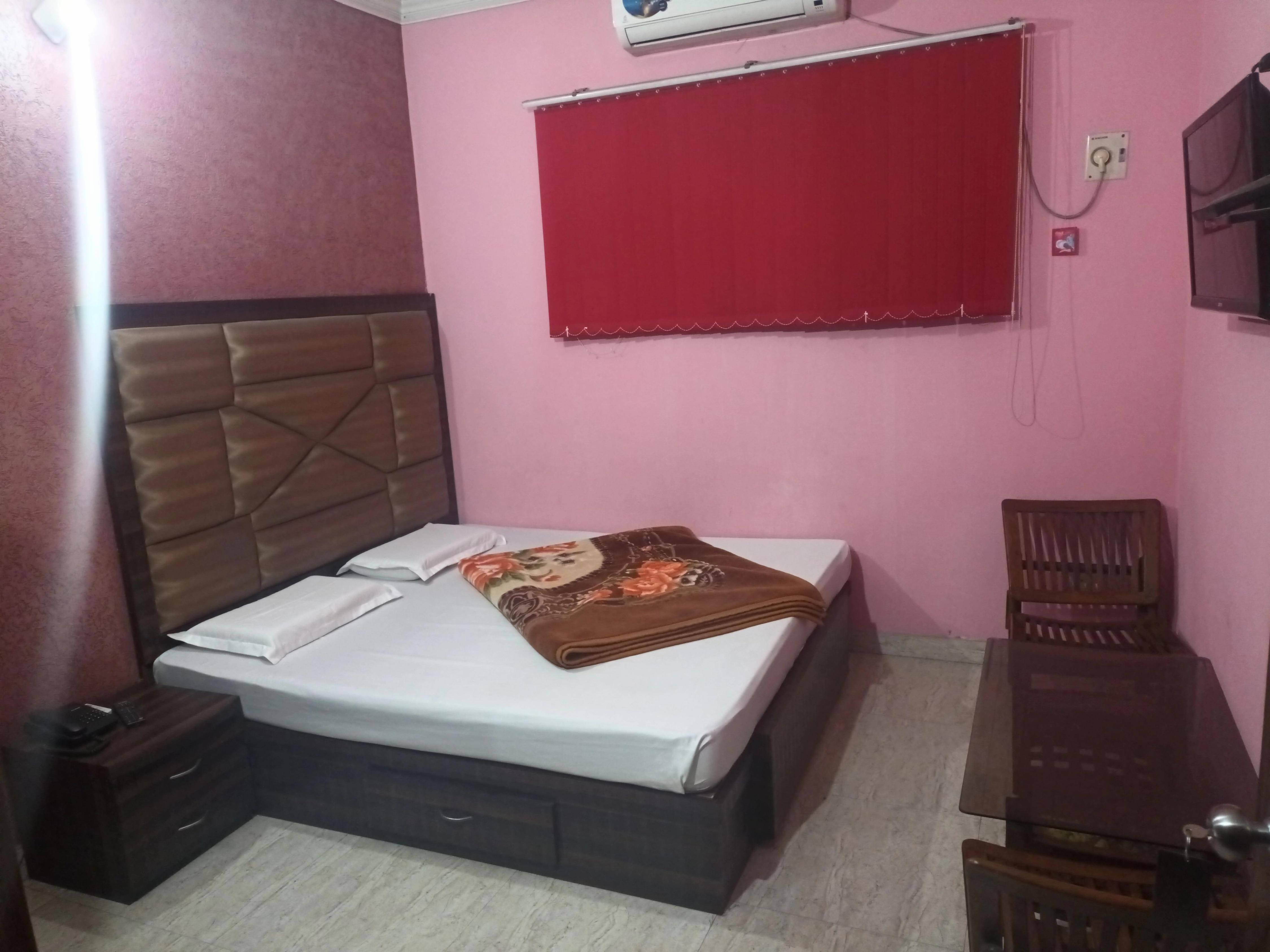 Hotel GIANI INN - Tap to explore photos