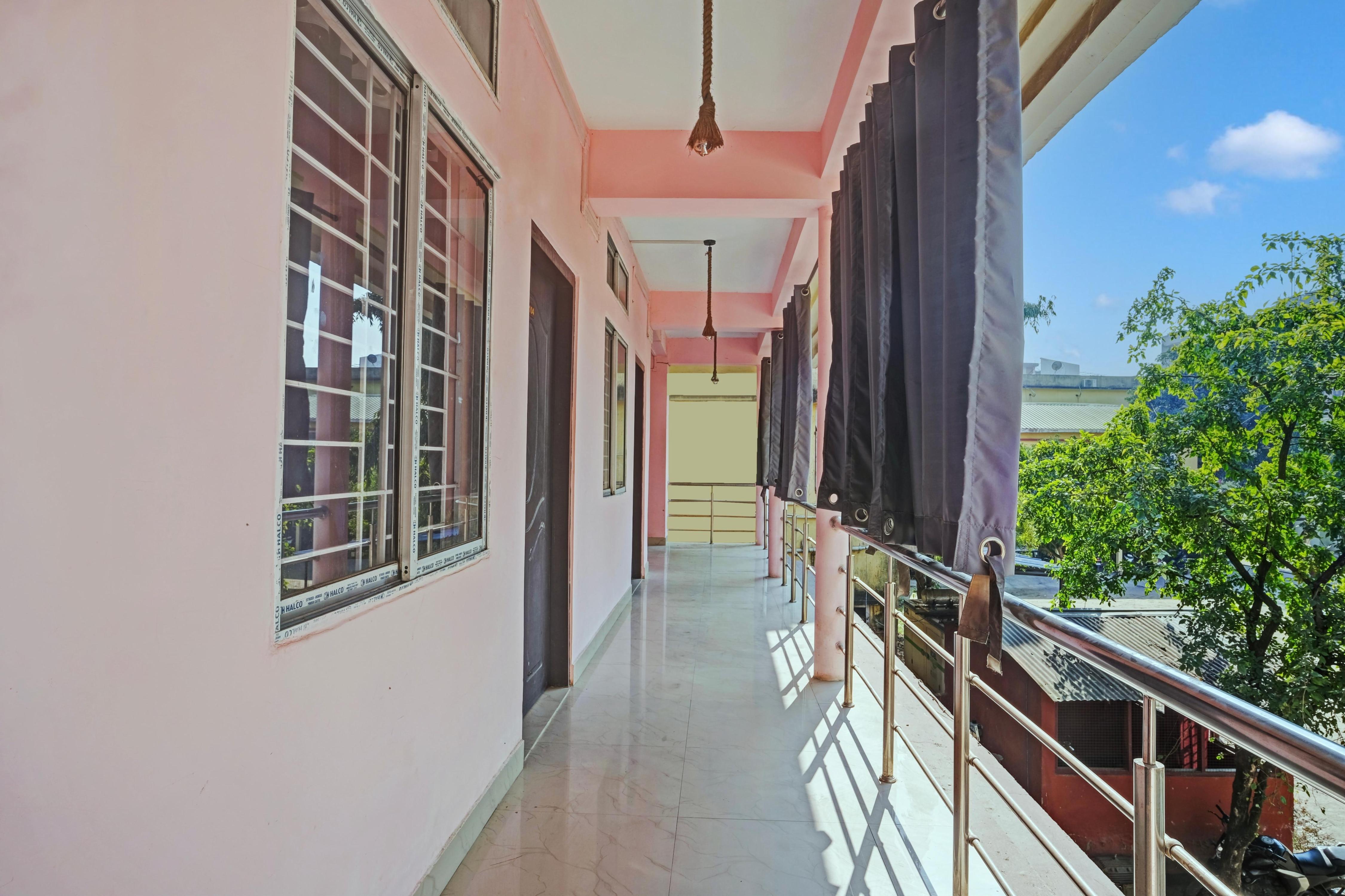 Hotel O Chandmari Guwahati - Tap to explore photos