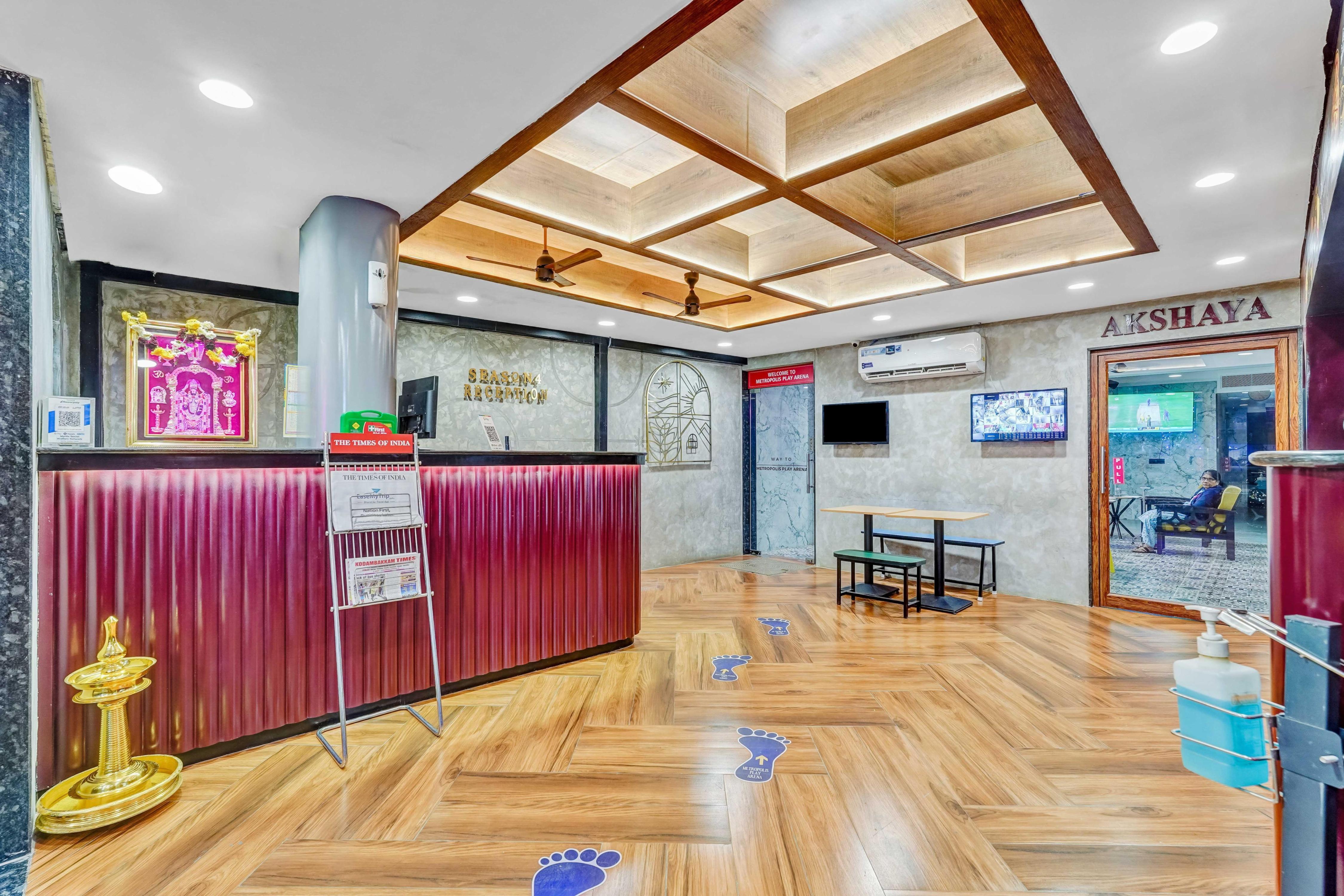 Season 4 Residences Teynampet Near US Consulate - Tap to explore photos