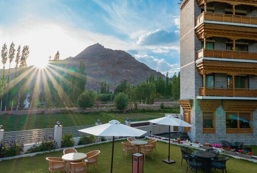 Hotel Gyalpo Residency - A Mountain View Luxury Hotel in Leh