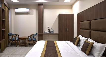 Hotel Divine Aura Room Type - Premium Room with King Size Bed