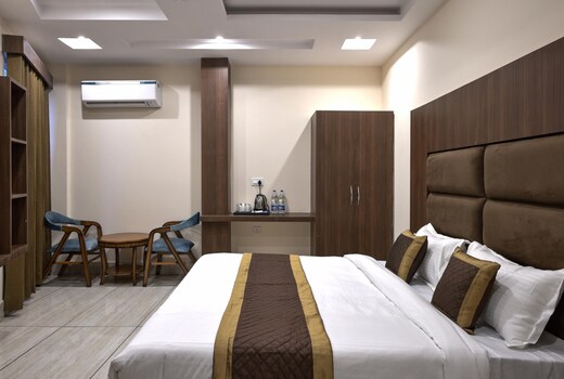 Hotel Divine Aura