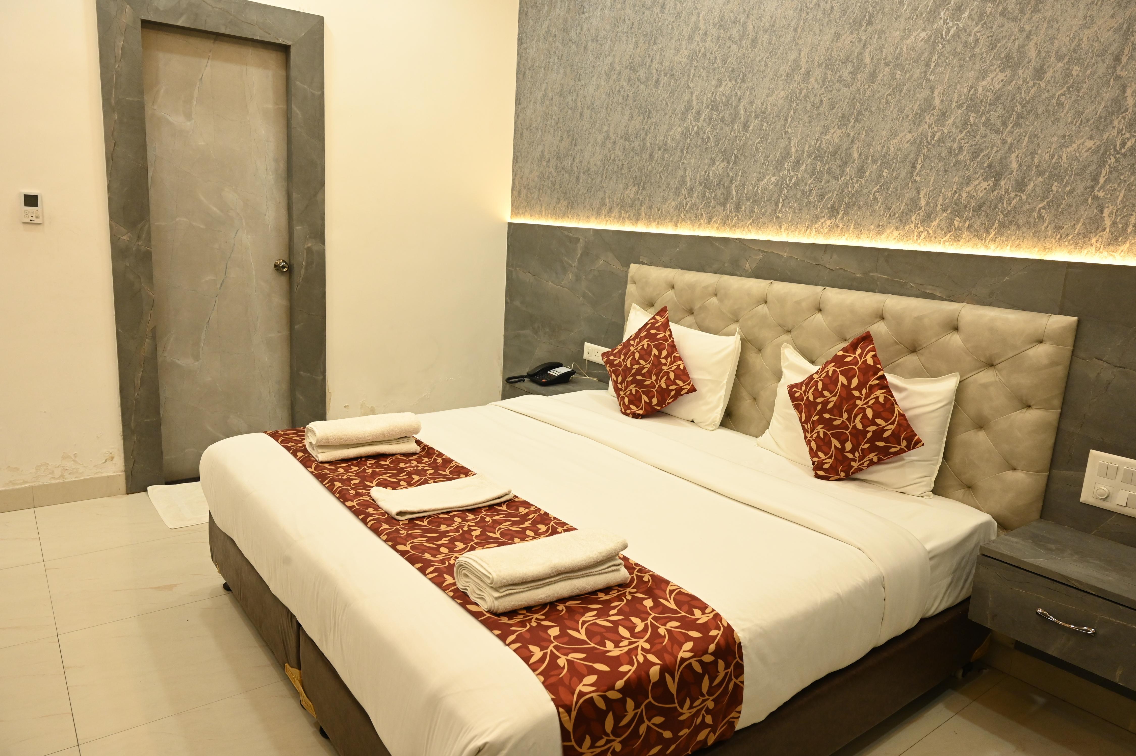 TrimHotel Shubharambh Ayodhya Room Type - Deluxe Double Room