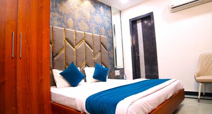 ROYAL PALACE Room Type - Deluxe Room ROYAL PALACE Room Type - Deluxe Room