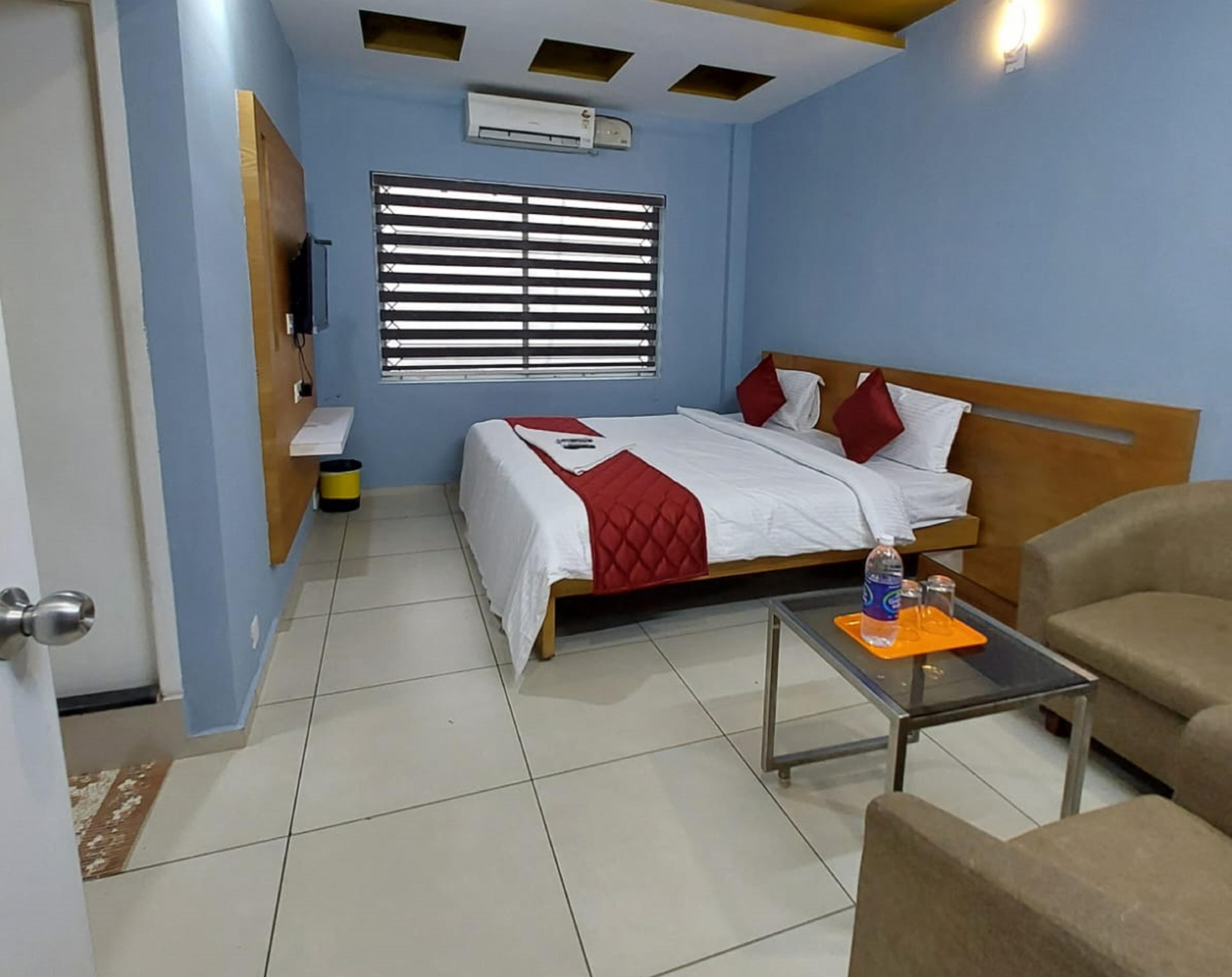 Sharp Suites - Tap to explore photos