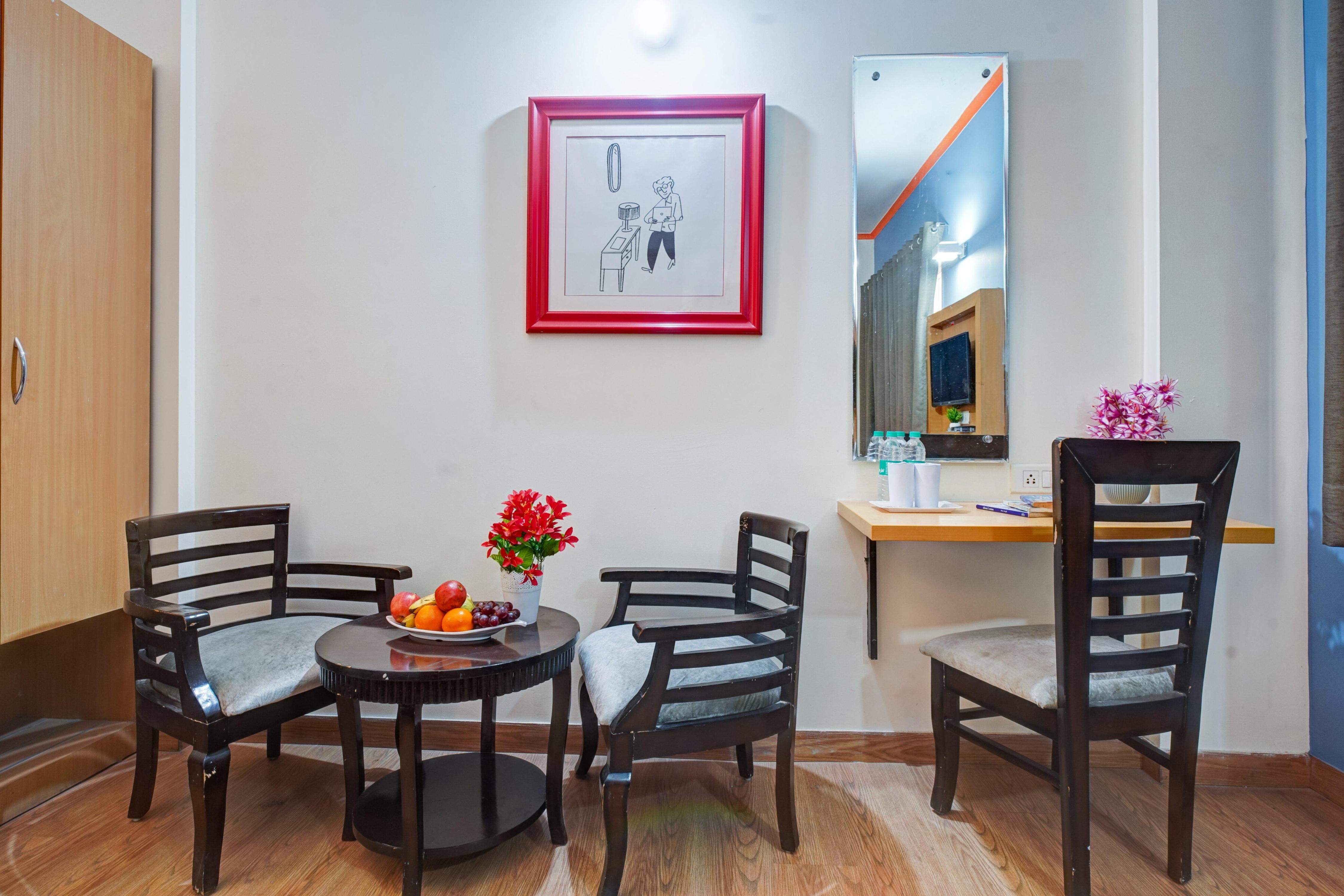 Hotel Noida Express Room Type - Deluxe Room