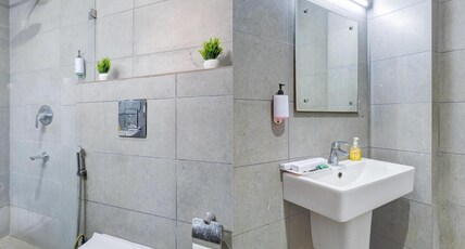 Hotel Noida Express Room Type - Super Deluxe Room without Balcony