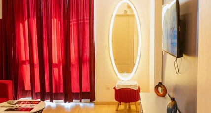 Skystay Lucknow | DLF MyPad Room Type - Netflix & Chill