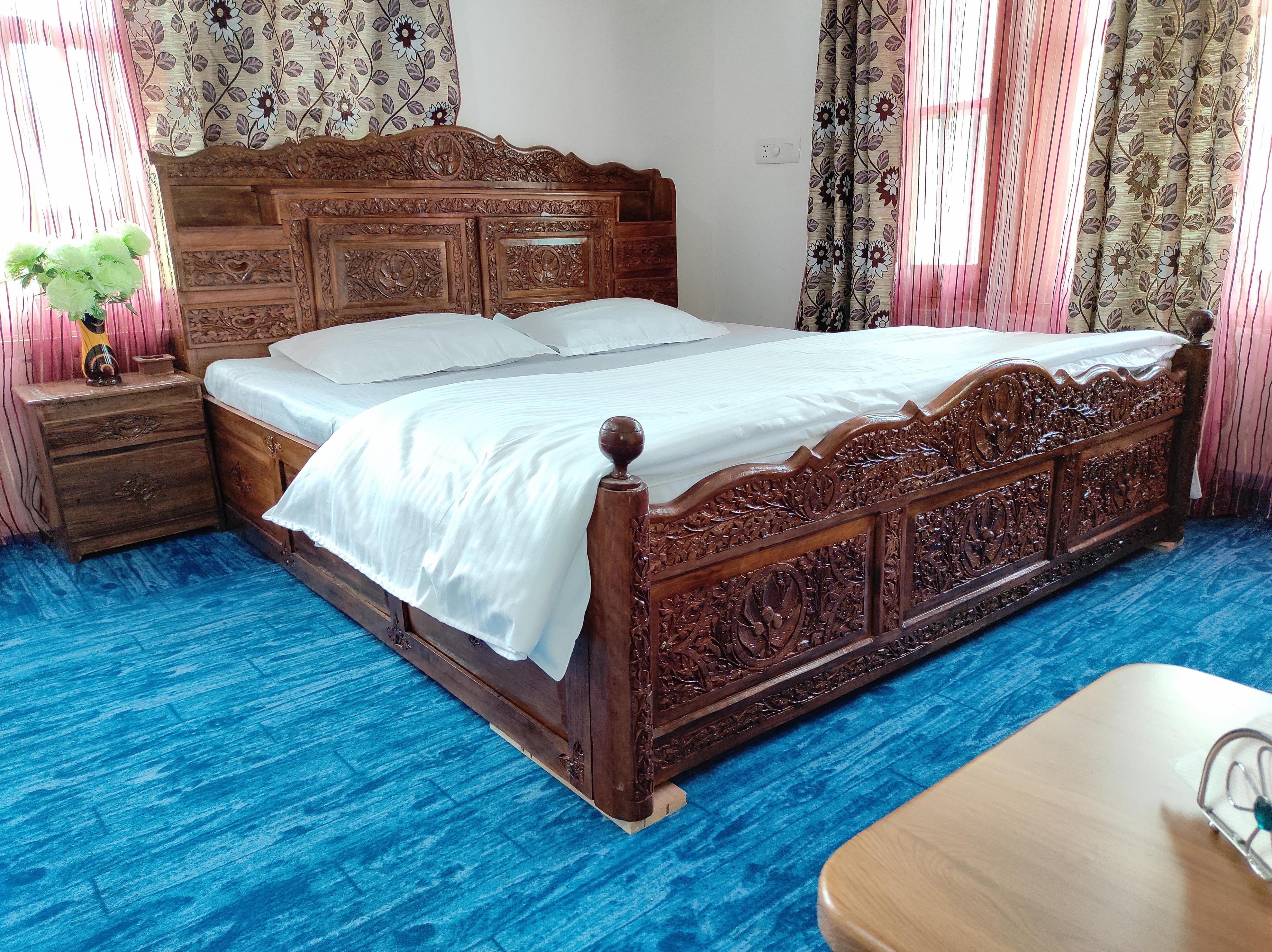 Shami Homestay - Tap to explore photos