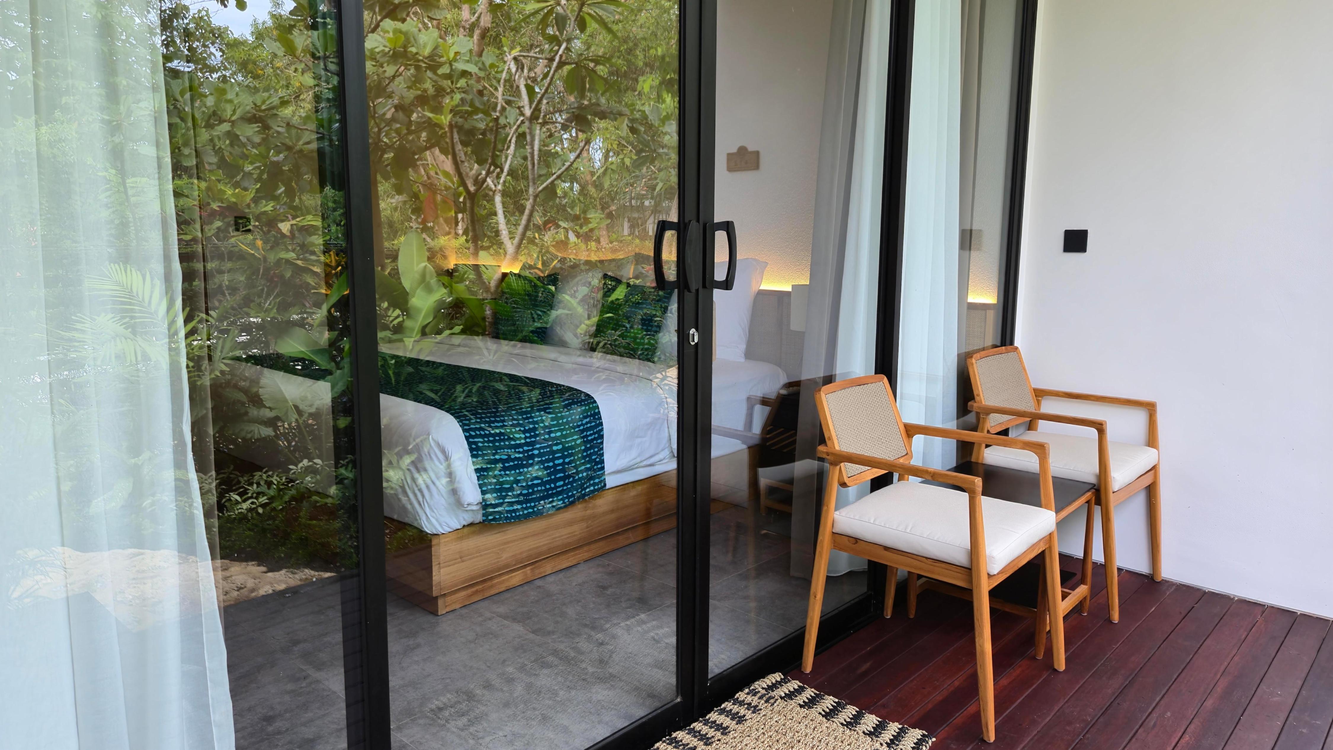 Deep Roots Dive & Yoga Resort - Tap to explore photos