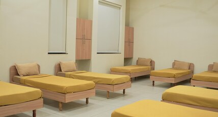 SHREE LEUVA PATEL SAMAJ ATITHI BHAVAN SOMNATH Room Type - Family - Group Room upto 12 Pax (Non-AC)