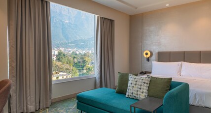Holiday Inn Katra Vaishno Devi Room Type - 1 King Standard Mountain View