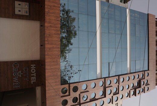 HOTEL CITY CROWN GONDIA