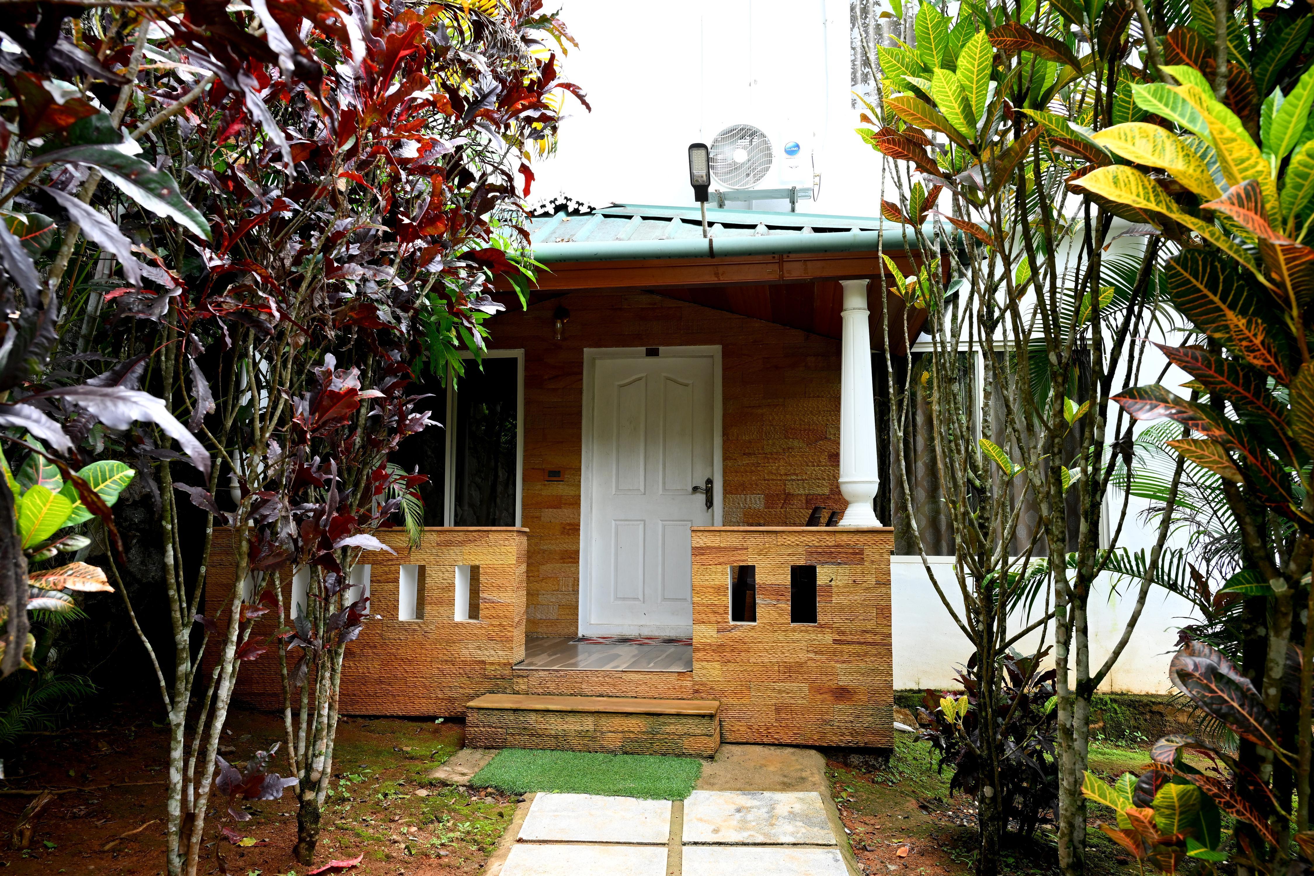 Spring Muunnar - Tap to explore photos