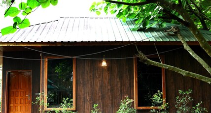 Spring Muunnar Room Type - Honeymoon Villa