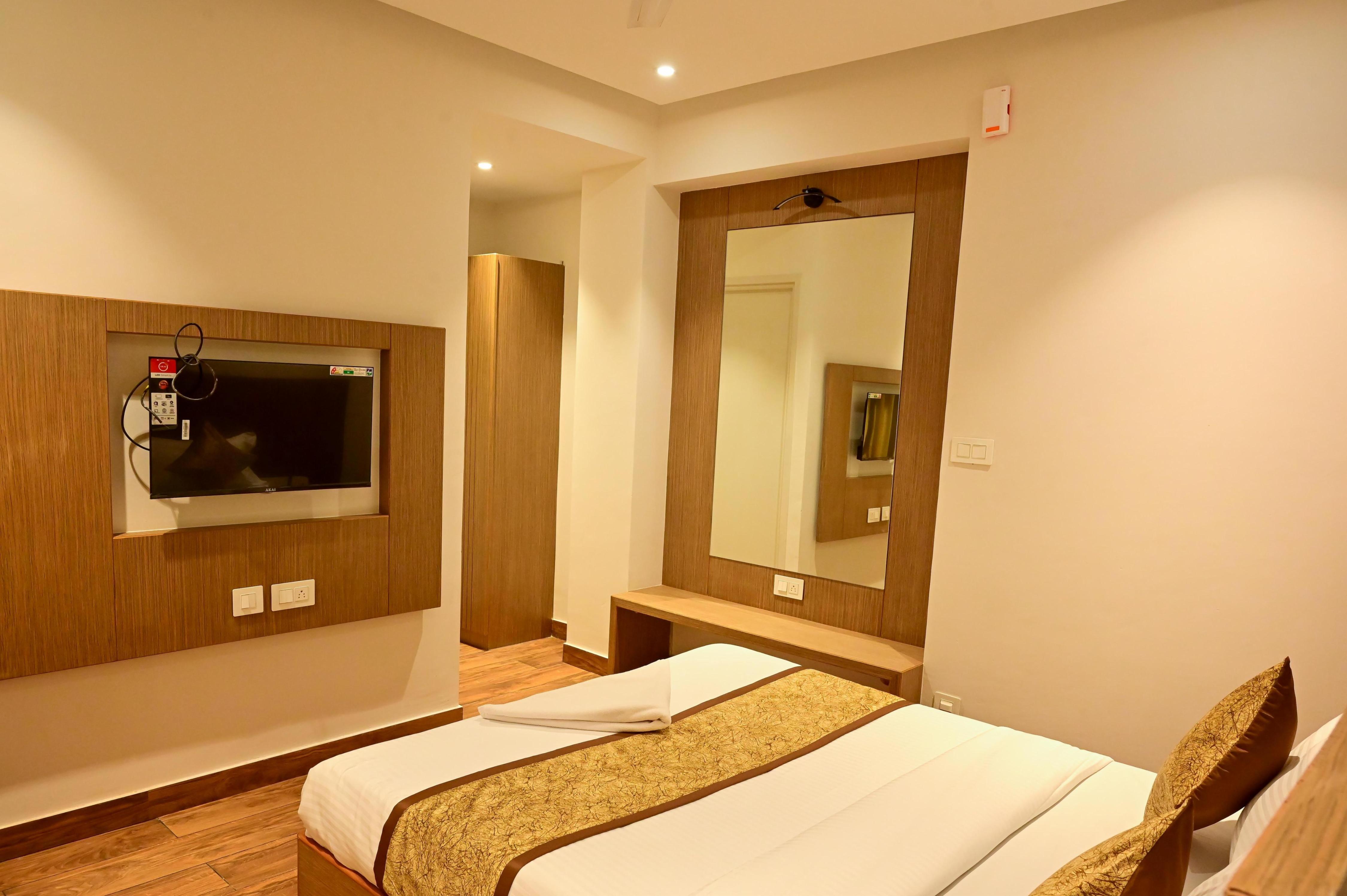 Grand One Tower - Tap to explore photos