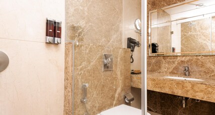 Hotel Le Grandeur Room Type - Executive Room with Balcony
