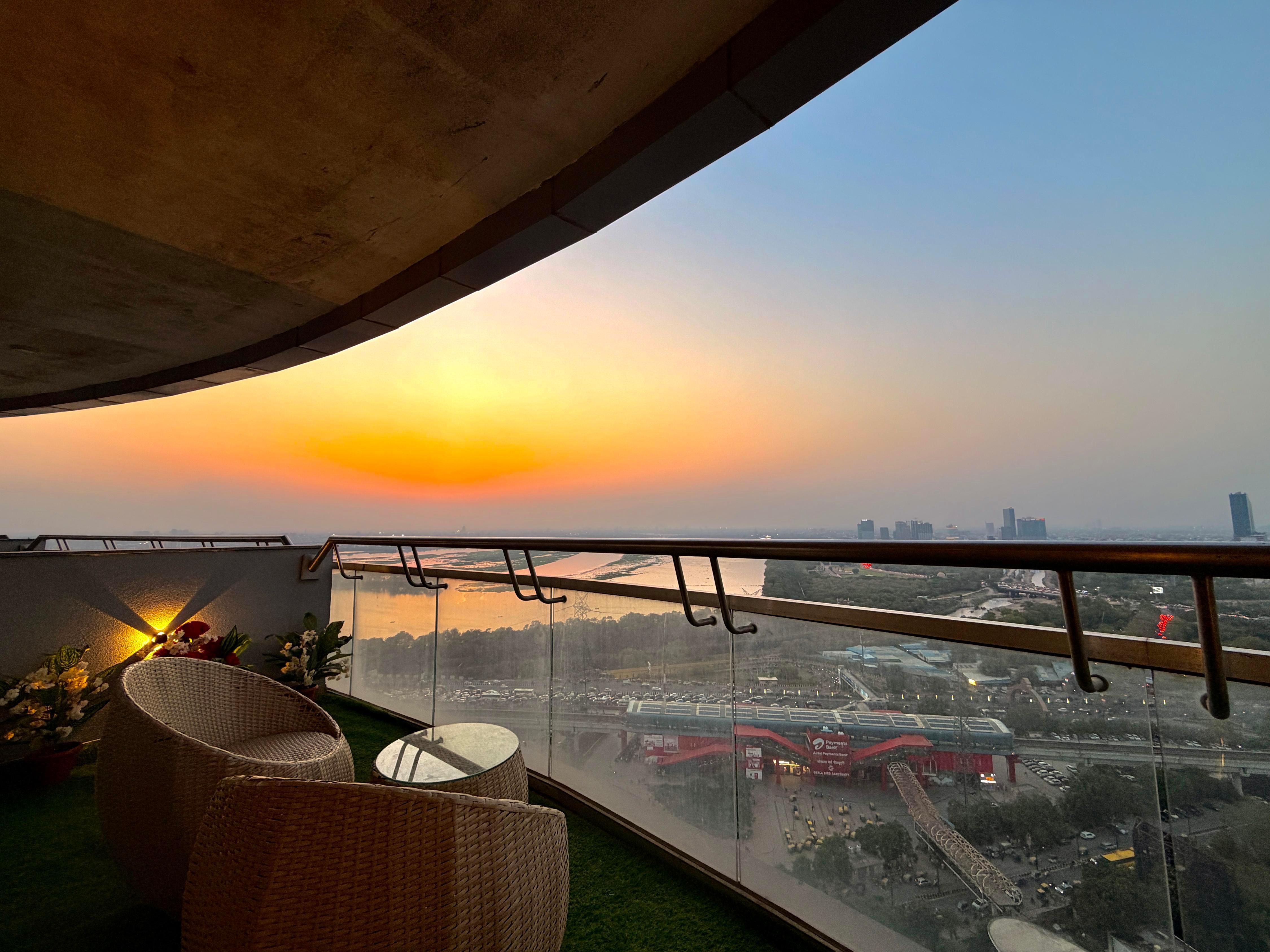 21st Floor SkyStudios with Balcony - Tap to explore photos