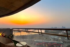 21st Floor SkyStudios with Balcony