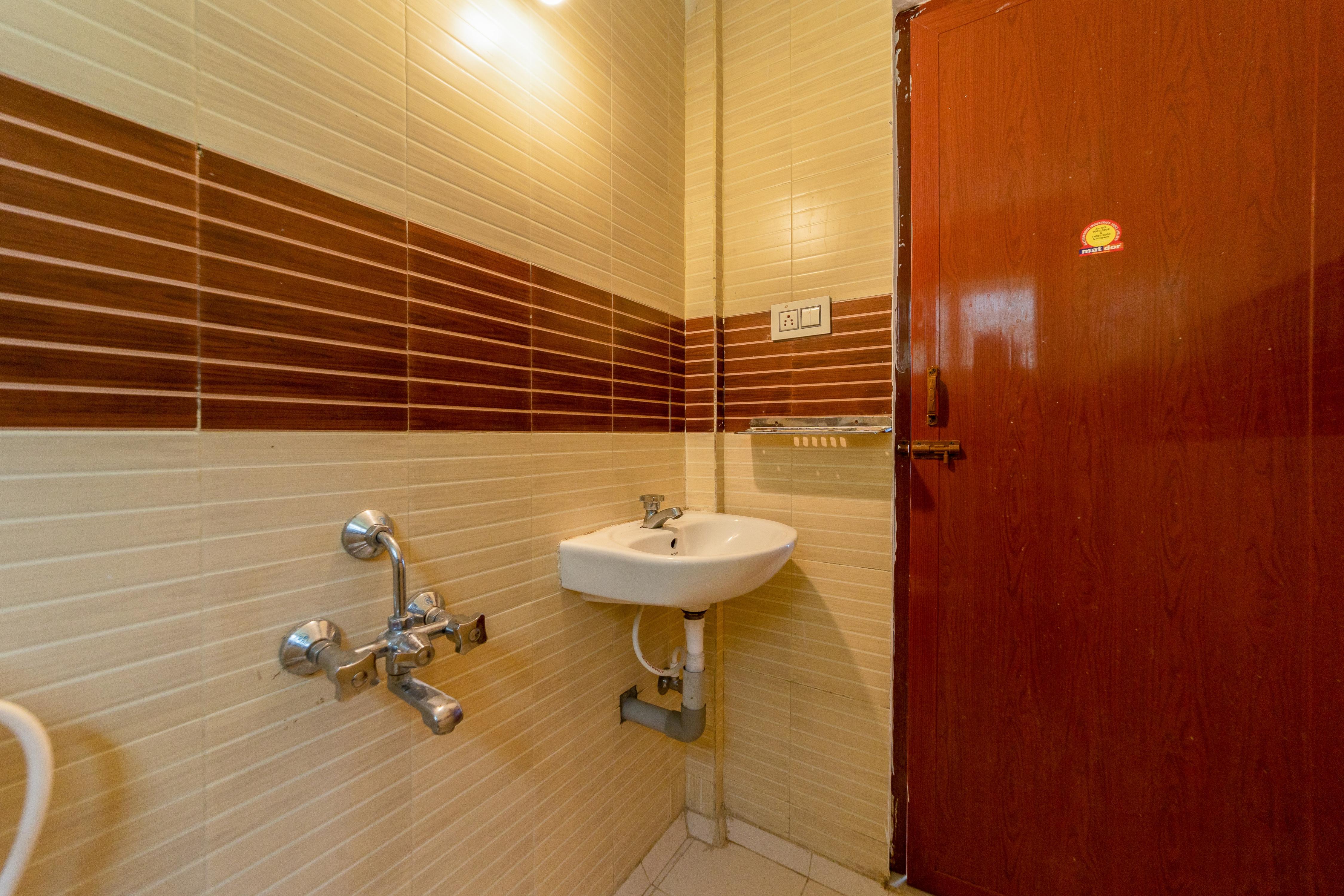 Leo Resorts Home Stay - Tap to explore photos