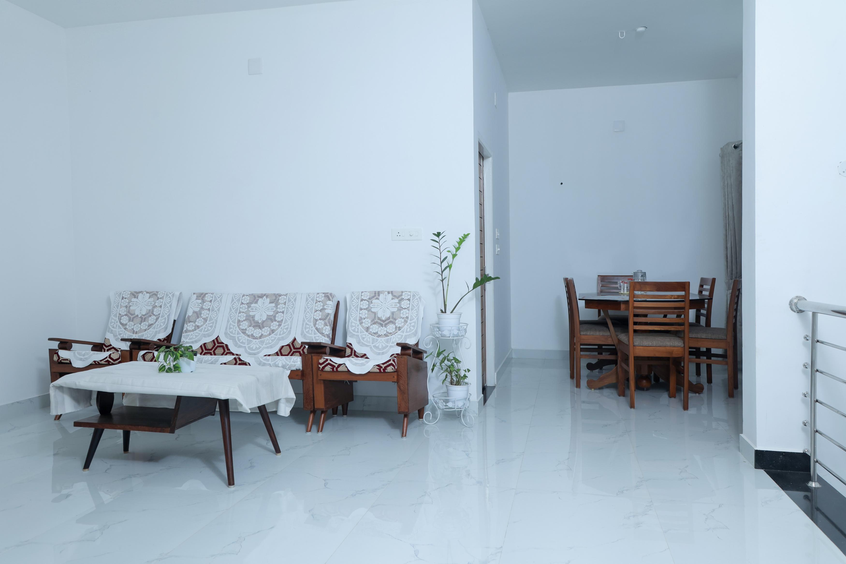Moody Moon Residential Homestay - Tap to explore photos