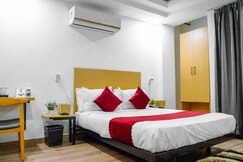 Saltstayz Express - Golf Course Road & DLF Phase-1