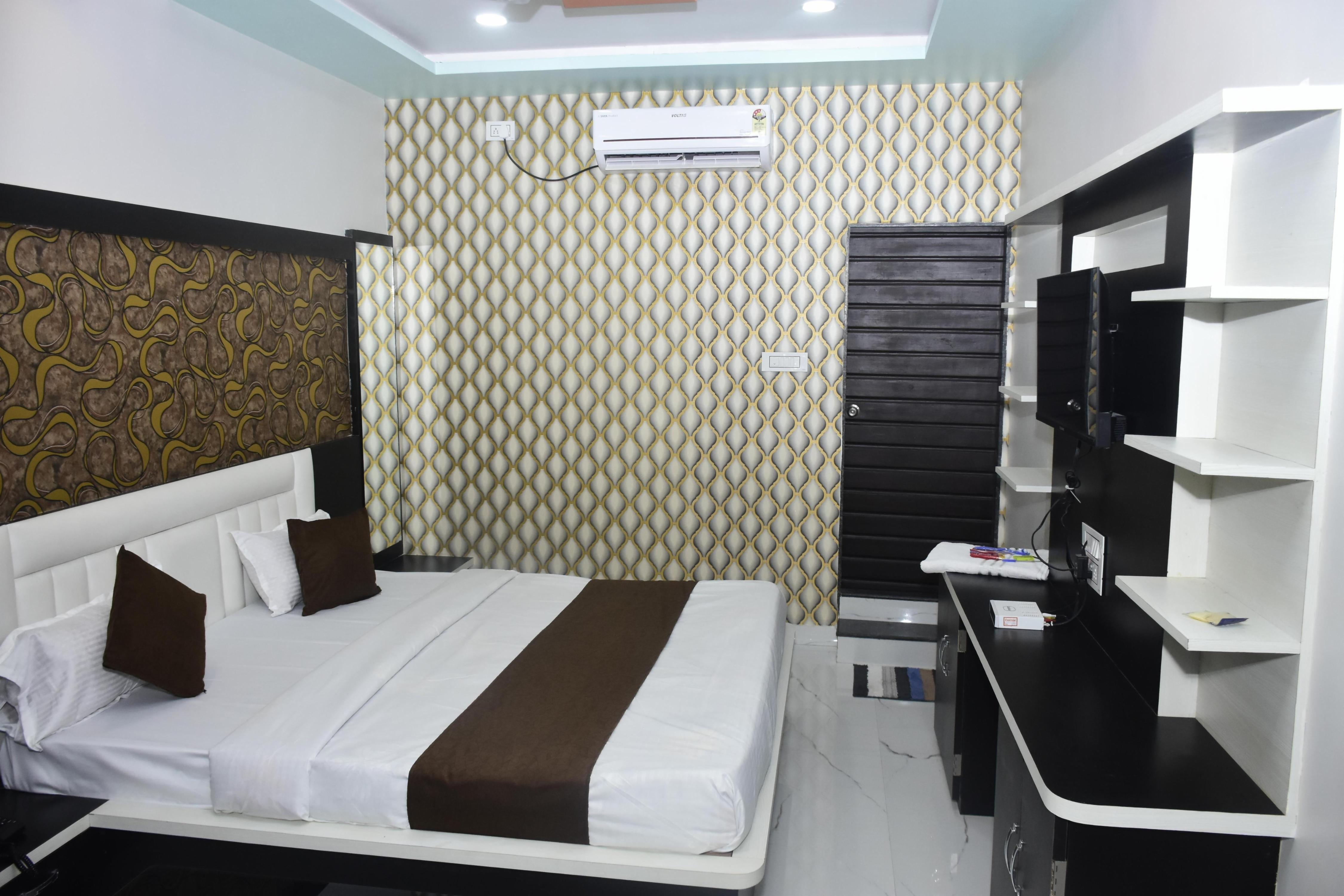 Hotel Manya Residency Room Type - DELUXE ROOM