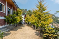 Pet-Friendly 2br w mountain view | Dream Cottage (5) by Roam Home