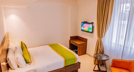 Hotel Seven Lights Room Type - Premium Room AC