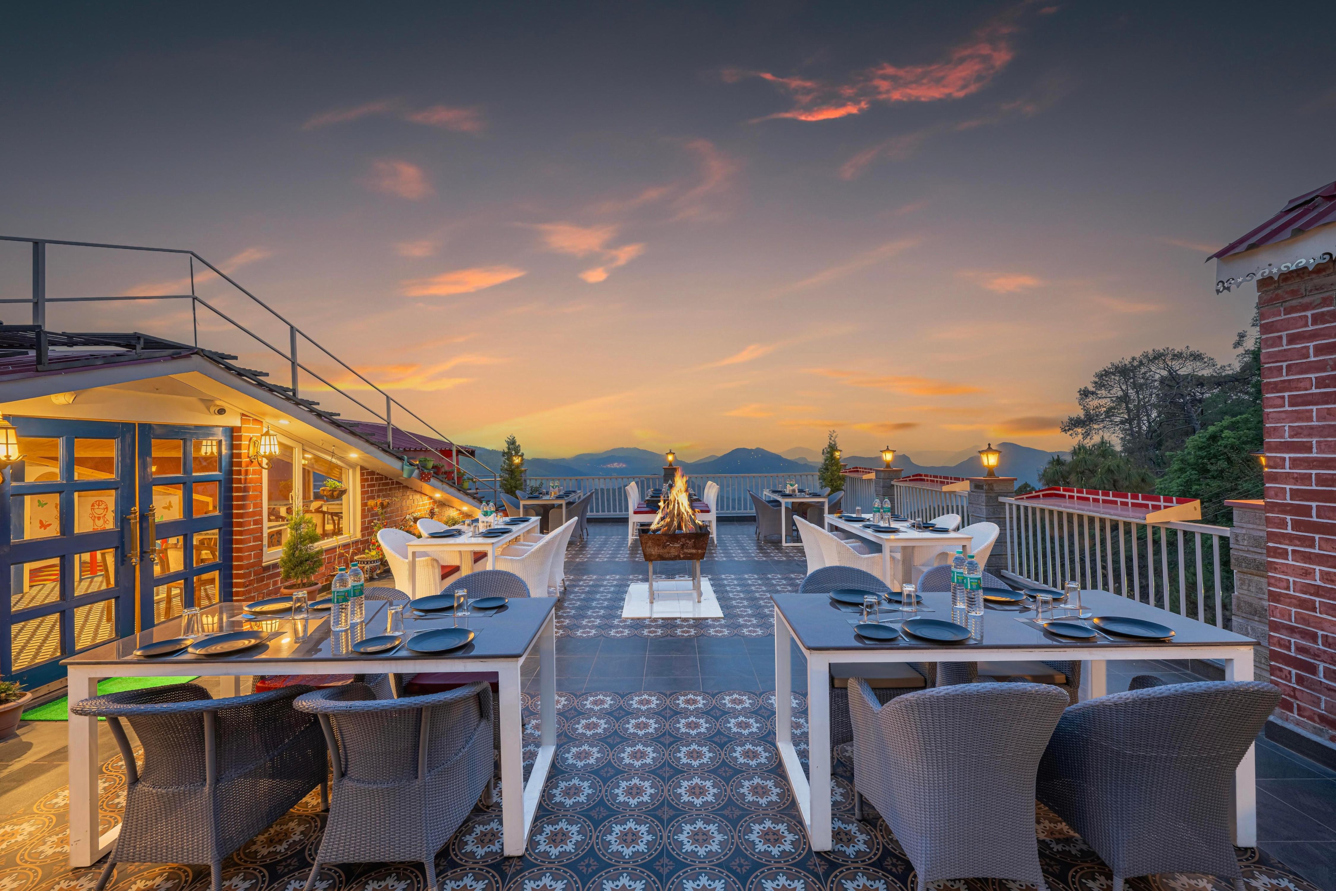 WOOD STOCK LUXURY KASAULI -Mountain View