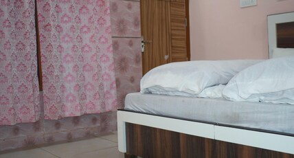 Hotel Parash Palace Room Type - Executive Room with City and Mountain View