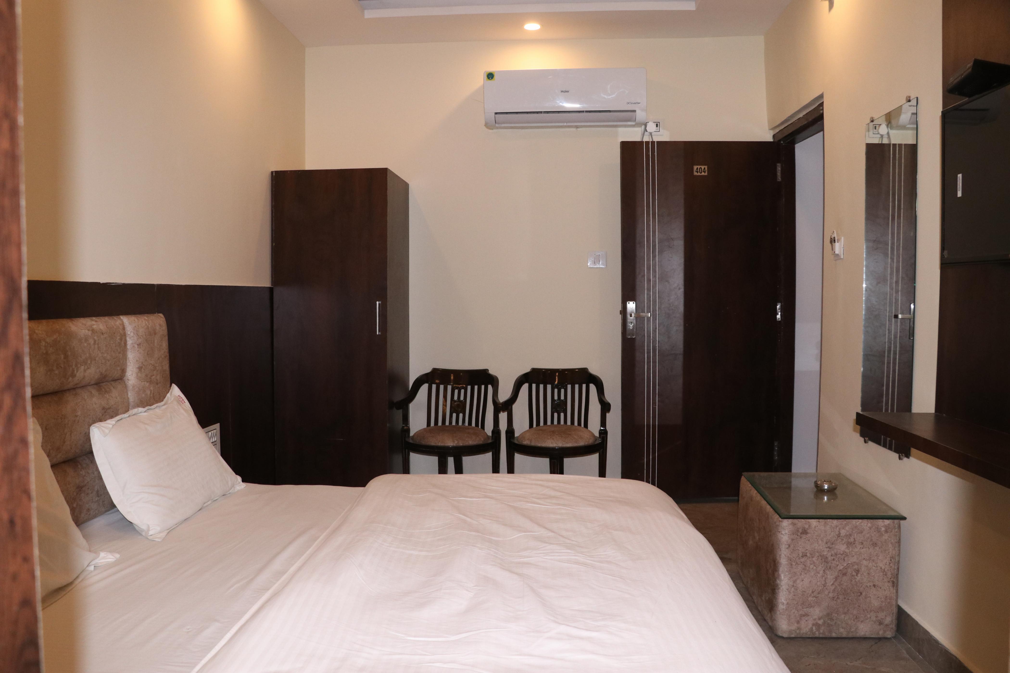 Hotel Aksh - Tap to explore photos