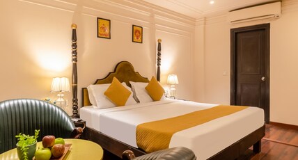 The Saga Hotel - Green park Room Type - Deluxe Room