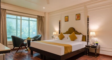The Saga Hotel - Green park Room Type - Premium Room