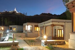 Nirvana Retreat | Boutique Chalet in the Himalayas