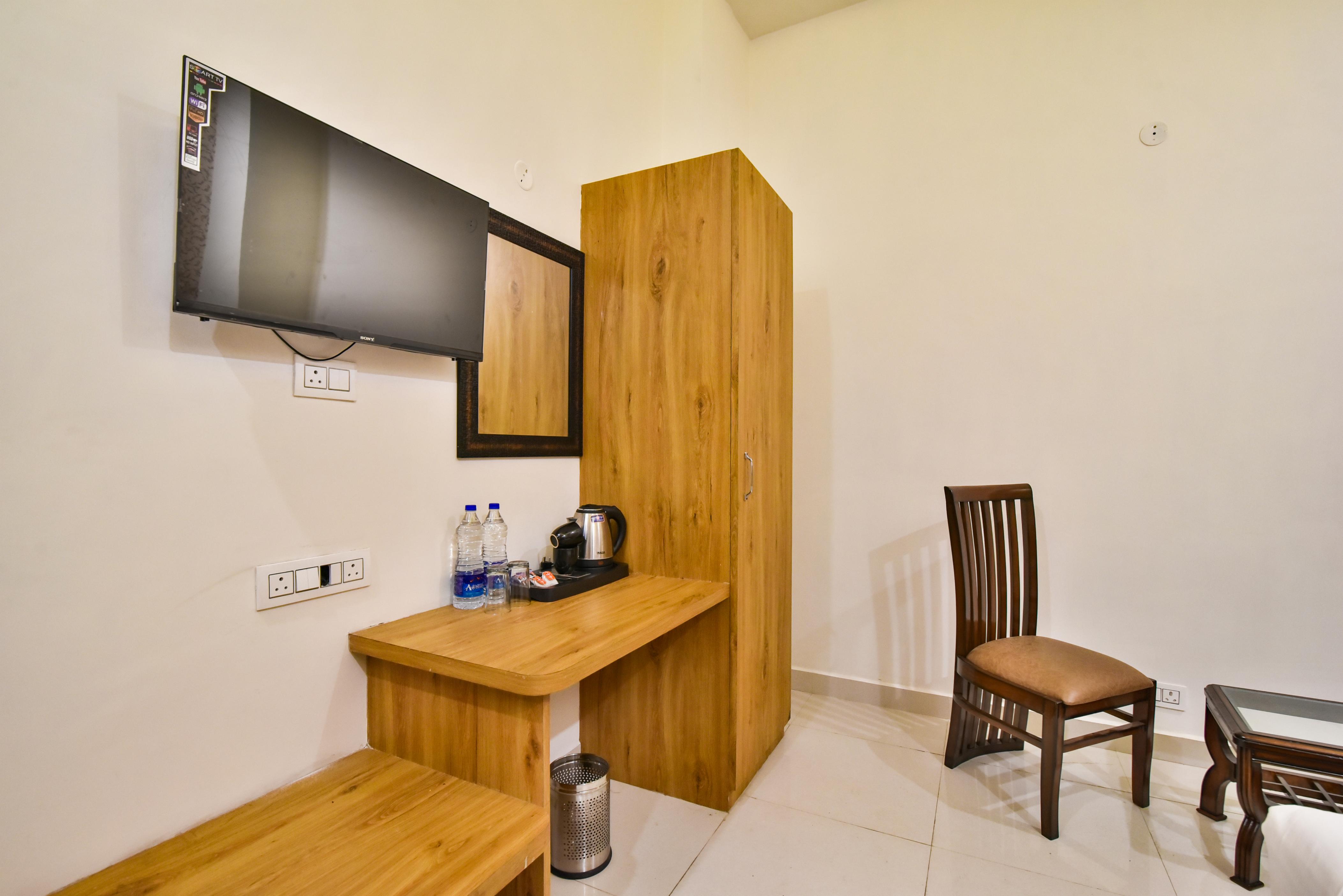 Hotel Holy View - Tap to explore photos