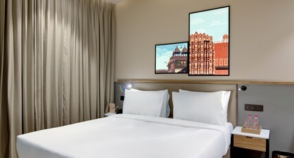 7 Apple Hotel Pratap Nagar Room Type - Deluxe Queen Bed Room 7 Apple Hotel Pratap Nagar Room Type - Deluxe Queen Bed Room