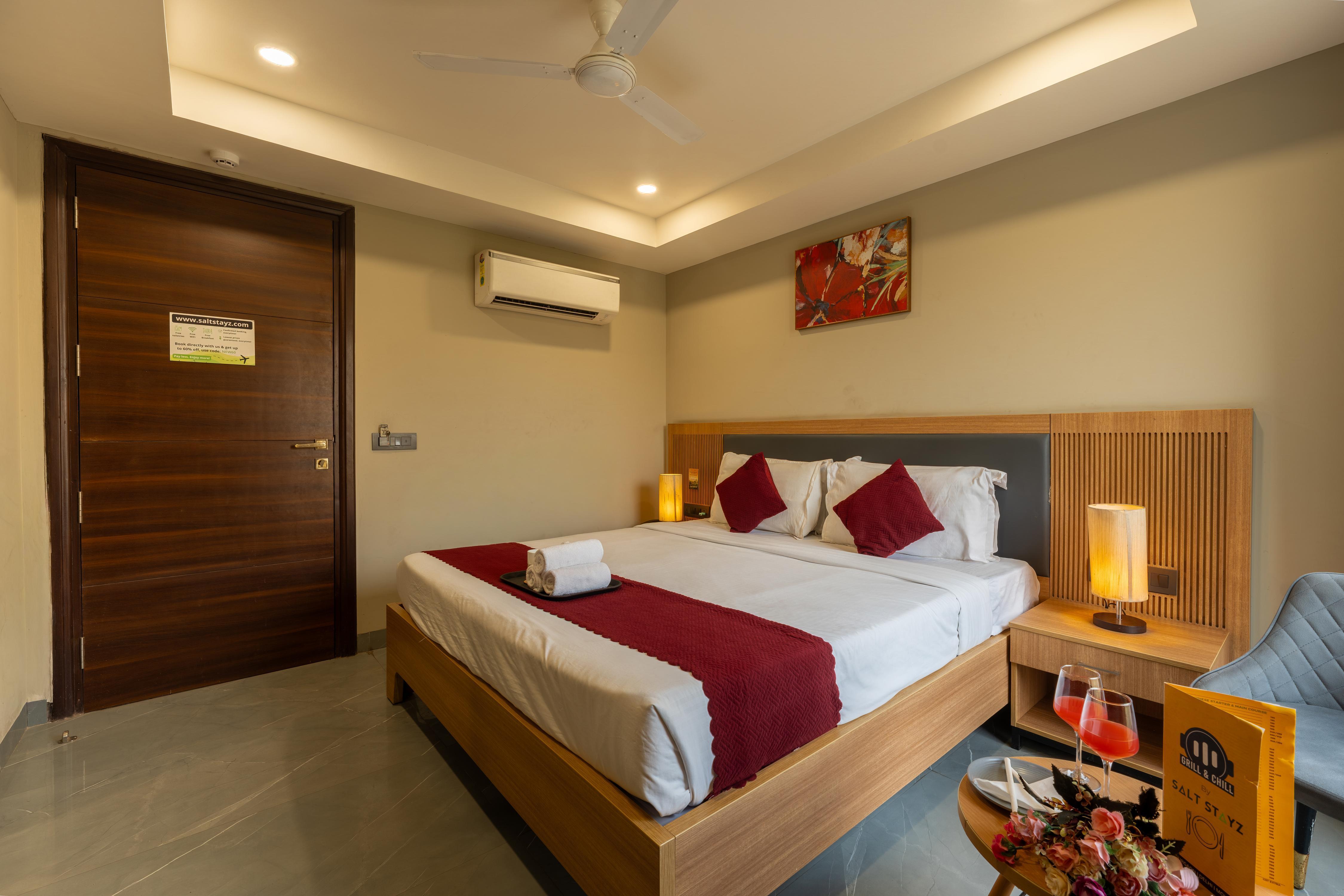 Saltstayz Select - Golf Course Road & Sector 57 Room Type - Standard Room