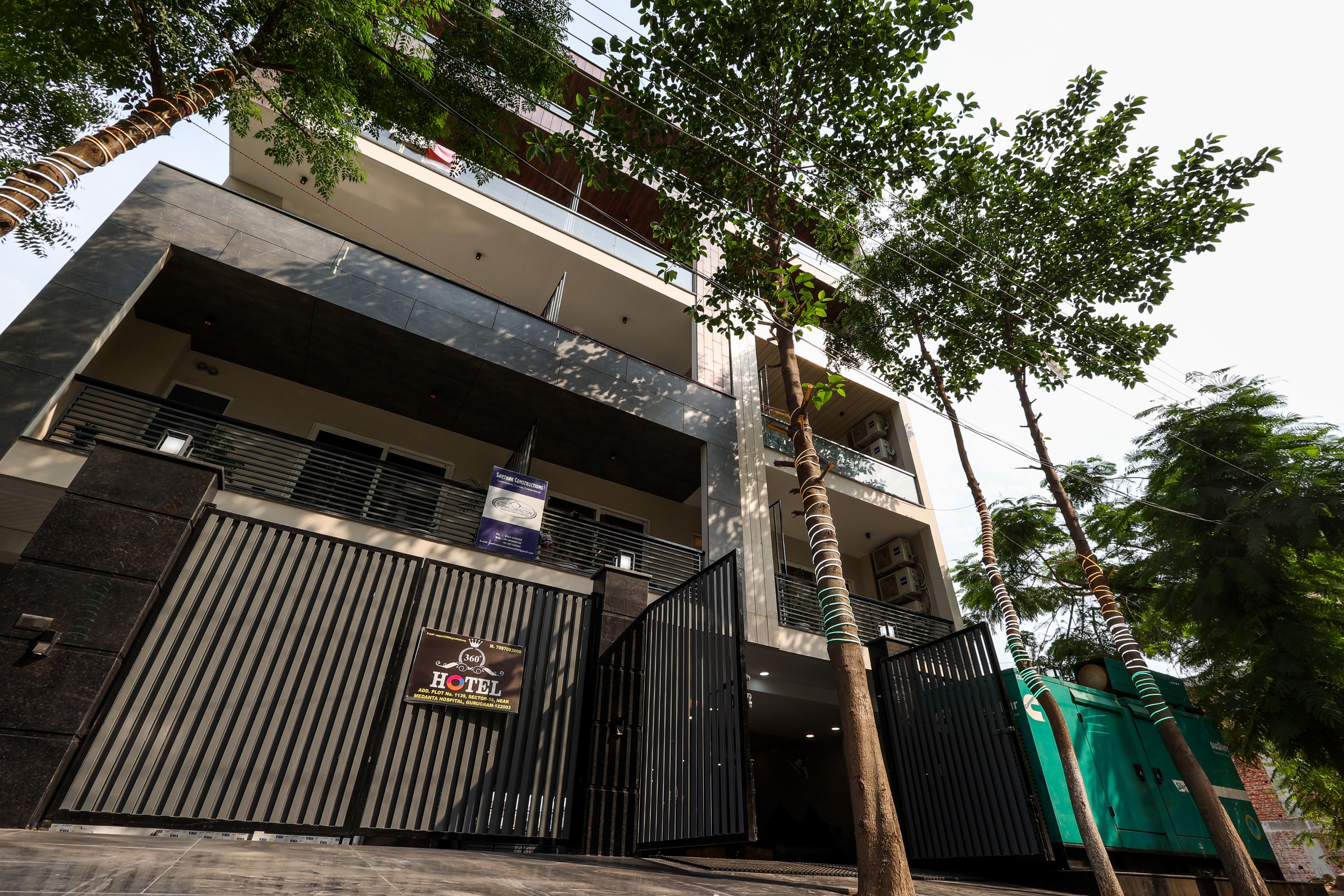 360 Degree Hotel - Tap to explore photos
