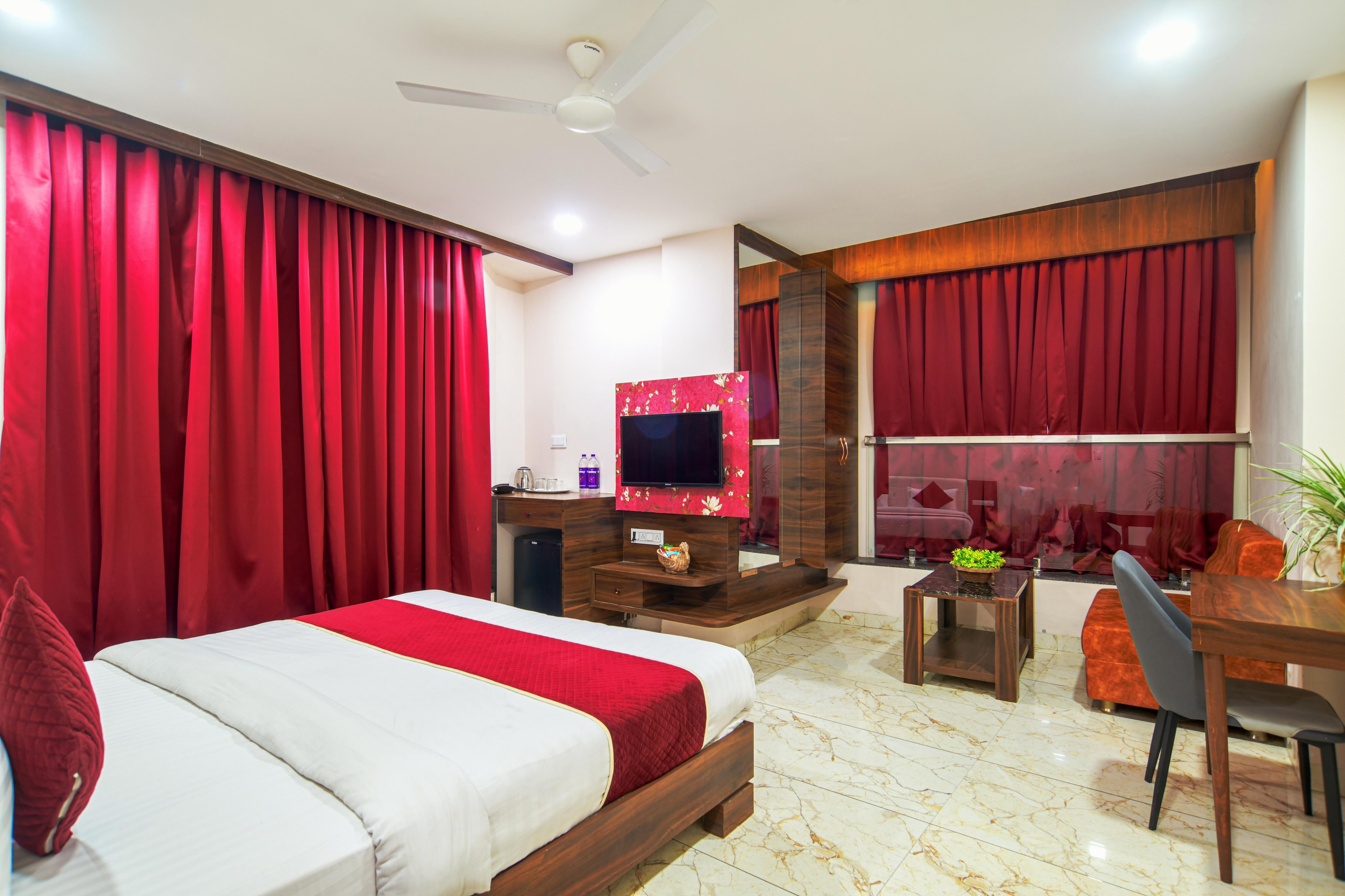 Hotel The Grand Tara - Tap to explore photos