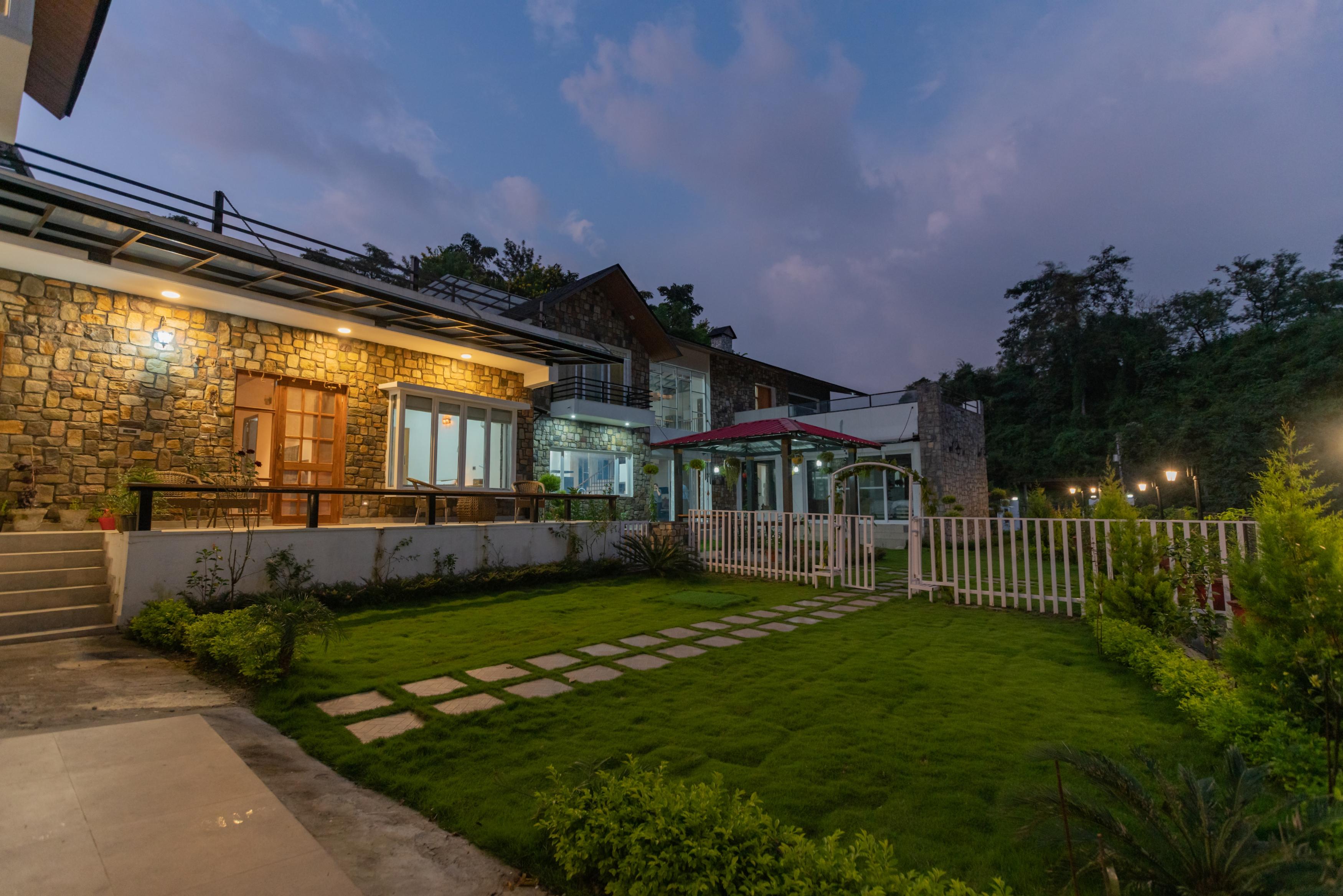 SaffronStays Polaris 