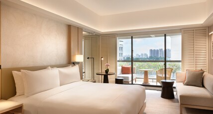 Conrad Singapore Orchard Room Type - King Premium Balcony Room