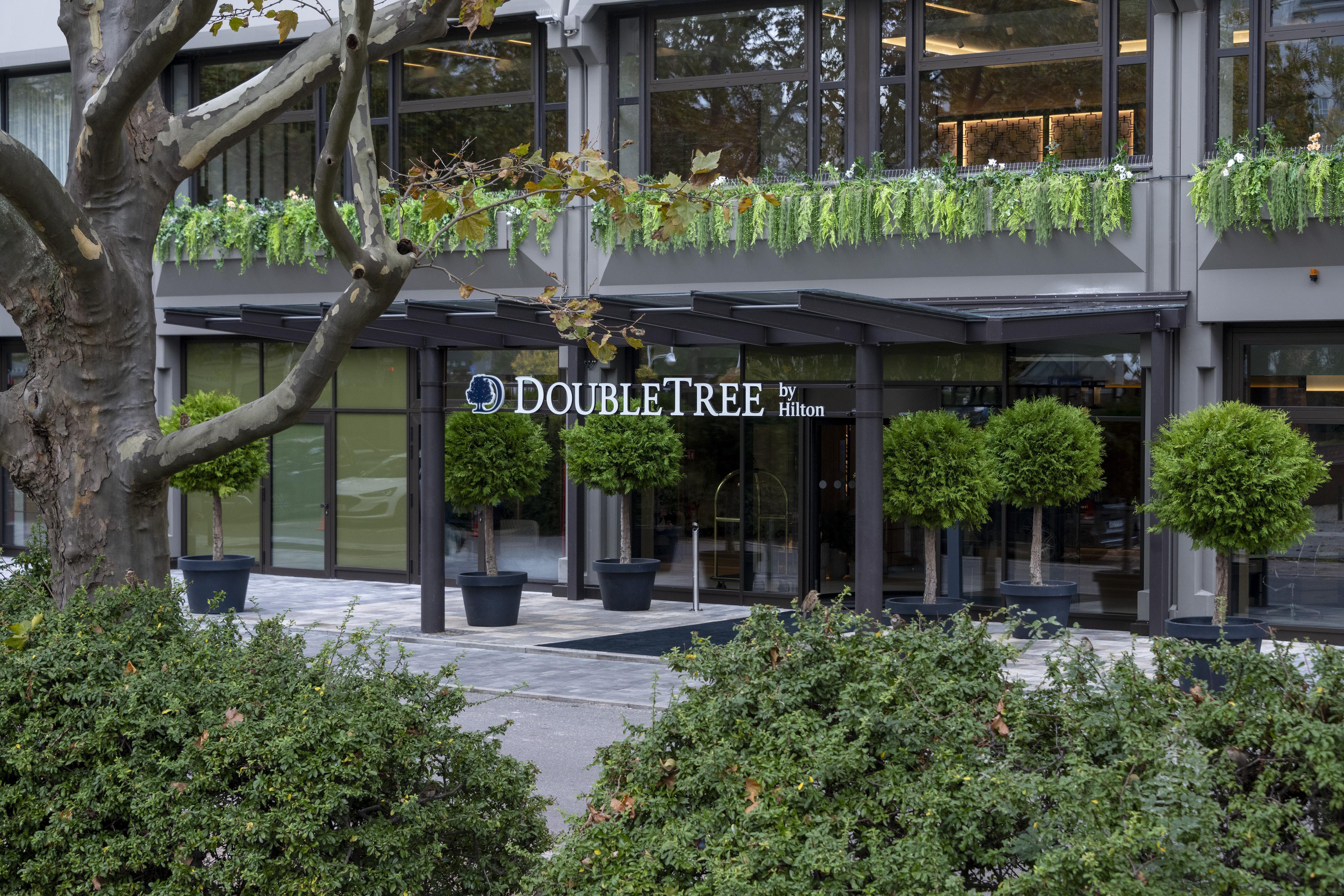 DoubleTree by Hilton Berlin Ku'damm - Tap to explore photos