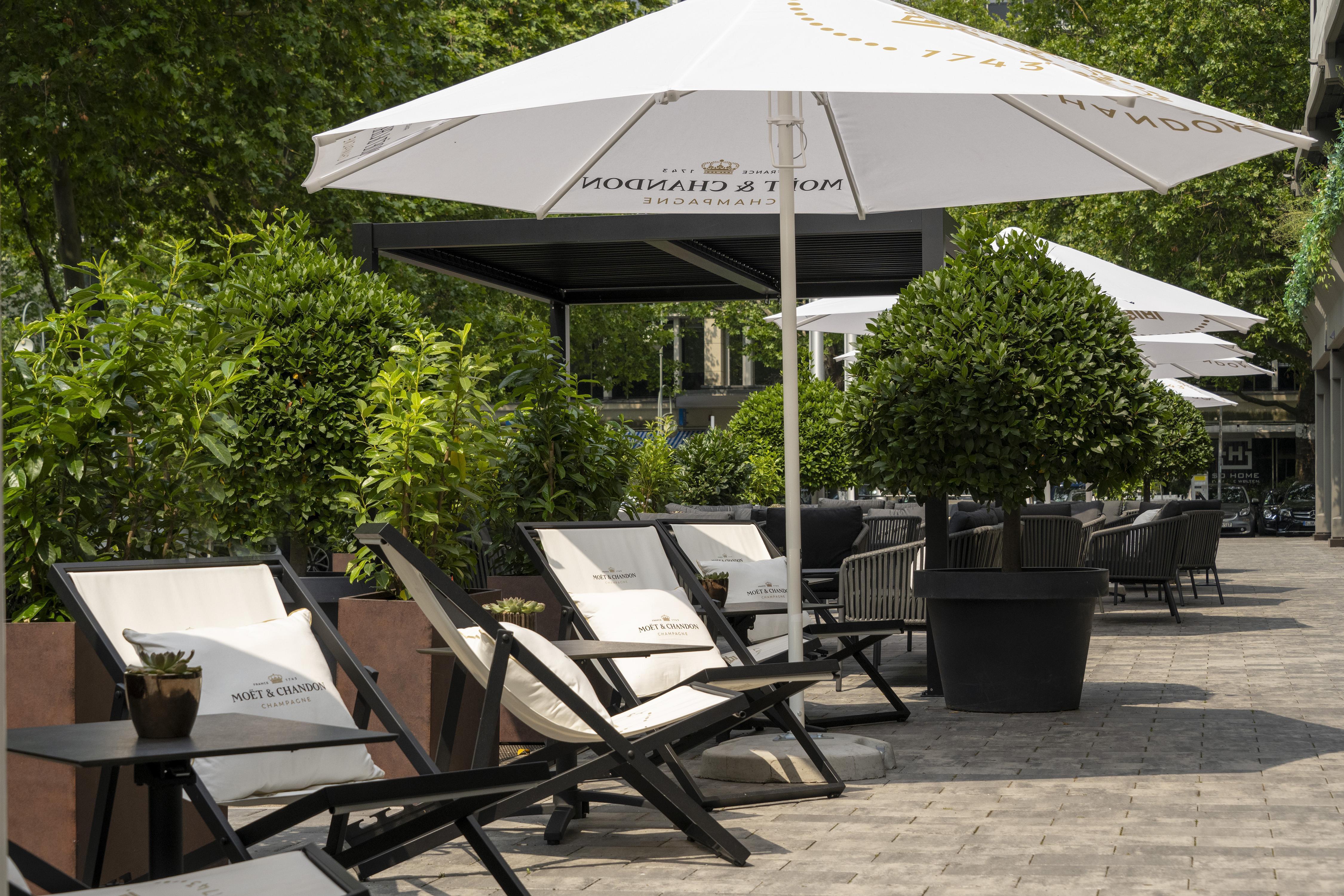 DoubleTree by Hilton Berlin Ku'damm - Tap to explore photos