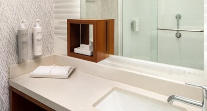 Hampton Inn by Hilton New York Times Square Room Type - 1 KING BED