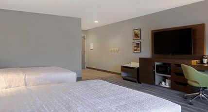 Hampton Inn & Suites by Hilton Marina Room Type - 2QN MOB HEARING ACC TUB