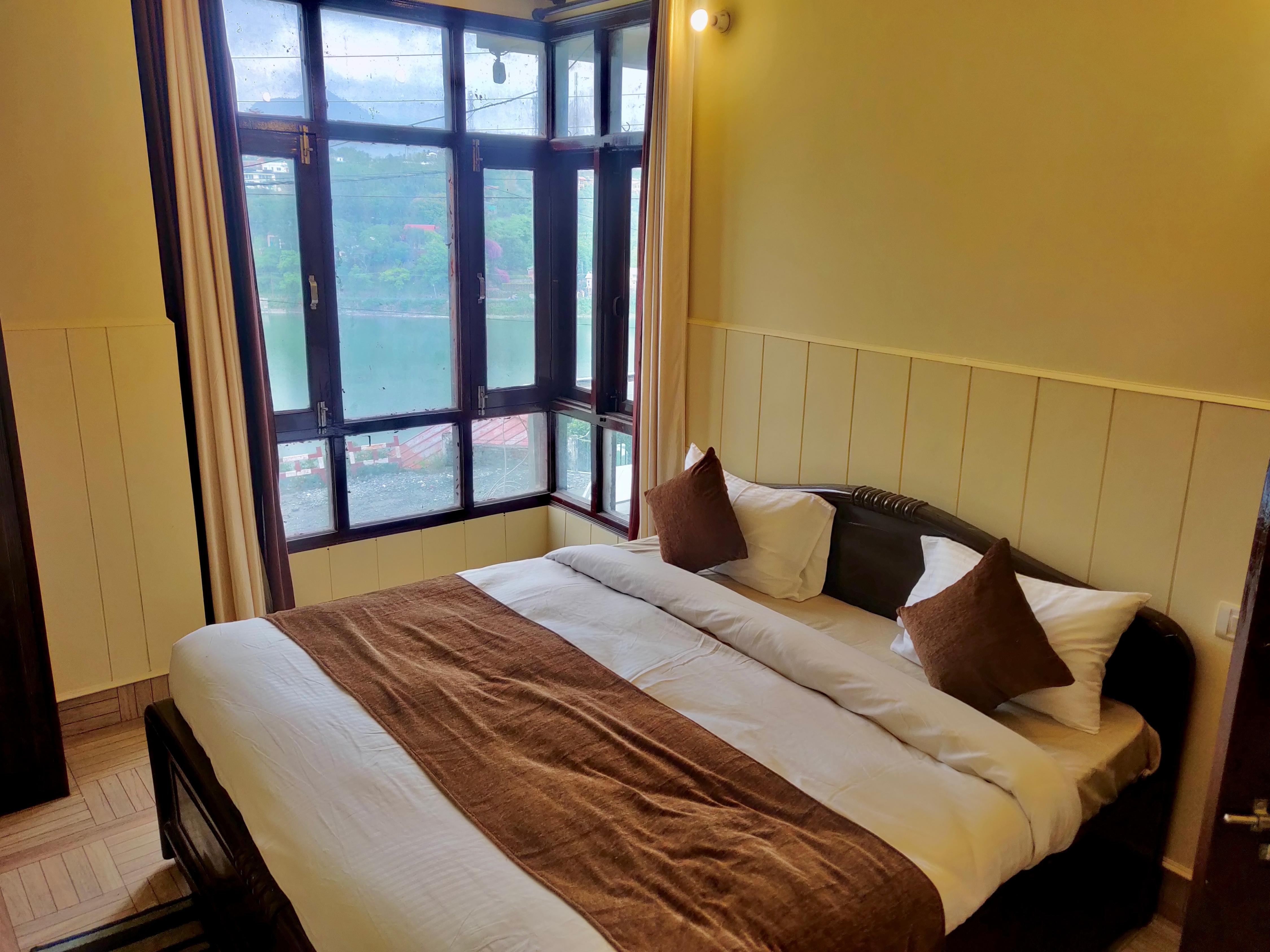 Flat Stay ( 2BHK Lake Side Flat ) by The Lake Hill ,Bhimtal - Tap to explore photos