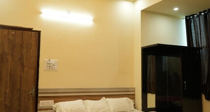 Krishna Paradise Room Type - Deluxe Double Bed Room