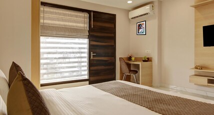 Limewood Stay Corporate - Huda City Centre Room Type - Deluxe Room with Balcony